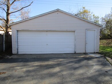 67 Alameda Dr, Carpentersville, IL 60110 - photo 4