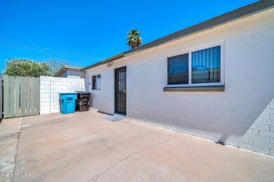 8842 N 28th Dr-4