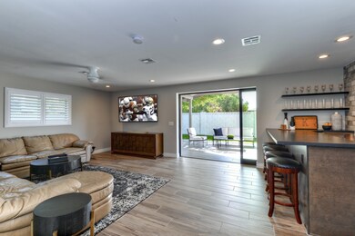 005_Family Room