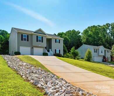 387 Lone Tree Ln, Clover, SC 29710 - photo 5