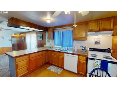 98042 W Benham Ln unit 2, Brookings, OR 97415 - photo 5