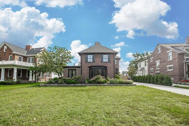 1684 Cambridge Blvd 001