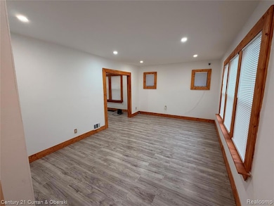 10008 Manor St, Detroit, MI 48204 - photo 2