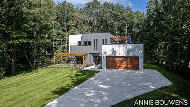 12-web-or-mls-455-lakeshore-ave