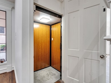 2525 Nantucket Dr unit 8, Houston, TX 77057 - photo 4