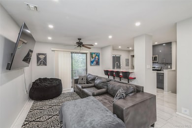 615 Broadway unit 68, Amityville, NY 11701 - photo 2