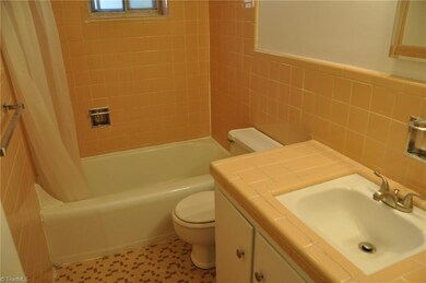 1608 W Northwest Blvd unit G, Winston Salem, NC 27104 - photo 5