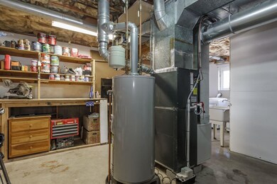 25 Burt St, MerriMacK, NH 03054 - photo 4