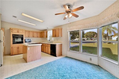 105 Hyde Park Cir, Davenport, FL 33897 - photo 4