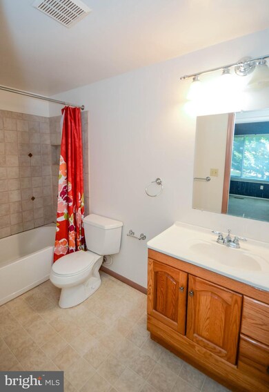 5922 Veranda Dr, Springfield, VA 22152 - photo 7