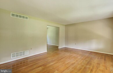 6005 Crossway Ct, Sykesville, MD 21784 - photo 3