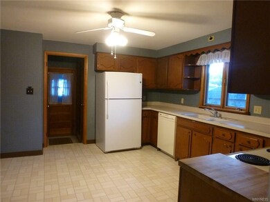 352 E Stenzil St, North Tonawanda, NY 14120 - photo 5