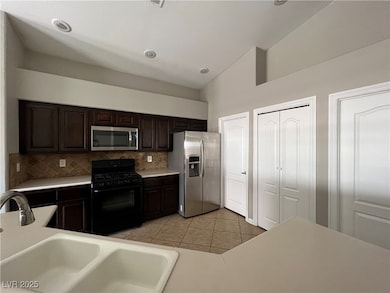 Kitchen with stainless steel appliances, decorativ