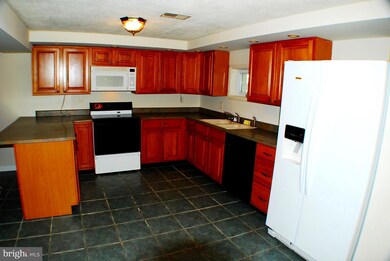 949 Puffenburger Ln, Hedgesville, WV 25427 - photo 4