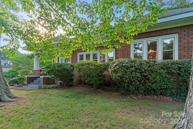 603 E Broad St, Statesville, NC 28677 - photo 6