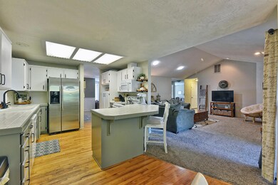 2423 Meadow Creek Dr, Medford, OR 97504 - photo 6