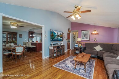 822 Rathbun Ave, Staten Island, NY 10309 - photo 6