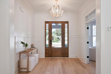 10' Dramatic Entryway
