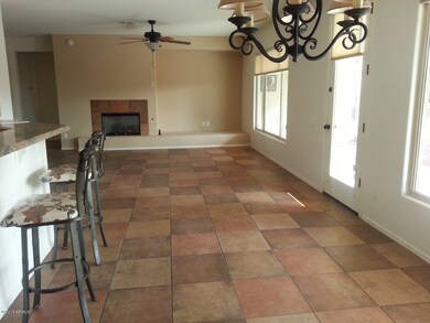 Dining Rm to Fam Rm