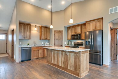Hickory cabinets, granite counters, walk-in pantry