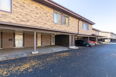 26 Cour Versaille unit 26, Palos Hills, IL 60465 - photo 2