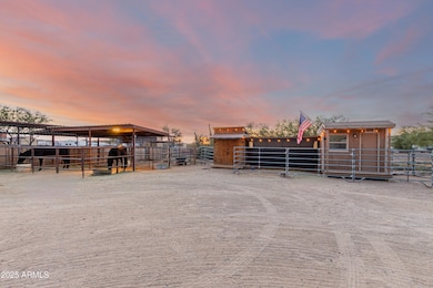 3 Stalls,Tack Shed & Workshop