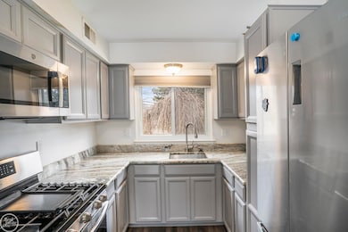 522 Hilldale Cir, Milford, MI 48381 - photo 3