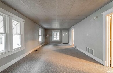 616 N Logan St, Lincoln, IL 62656 - photo 4