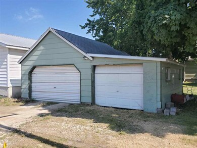 215 2nd Ave SW, Cresco, IA 52136 - photo 3