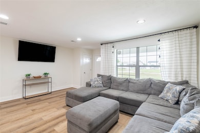 2031 7th St, Hempstead, TX 77445 - photo 5