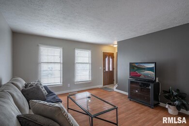 6326 N Hazelwood Ave, Davenport, IA 52806 - photo 2