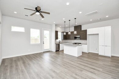 312 Charlock St, Houston, TX 77022 - photo 3