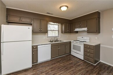 158 Danbury Ln, Statesville, NC 28625 - photo 4