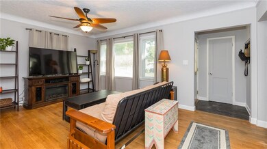 1050 57th St, Des Moines, IA 50311 - photo 3