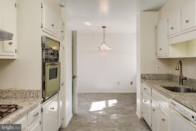 1946 Hopewood Dr, Falls Church, VA 22043 - photo 6