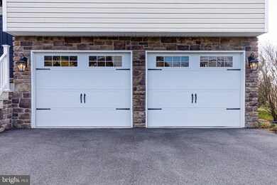 1562 Vaughn Dr, Chambersburg, PA 17202 - photo 4