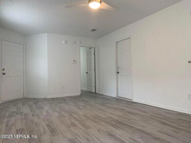 5653 Ellis Trace Dr, Jacksonville, FL 32205 - photo 3