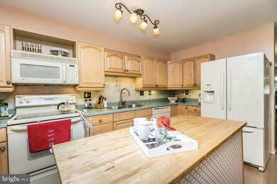 12 Valley Crossing Cir, Cockeysville, MD 21030 - photo 3