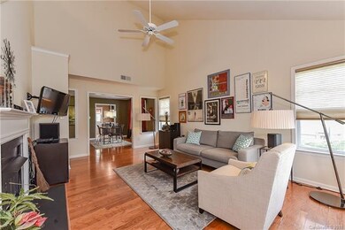 2 story great room w/hardwood floors, ceiling fan 
