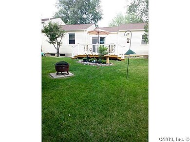 Backyard Firepit & plenty of room for entertainmen