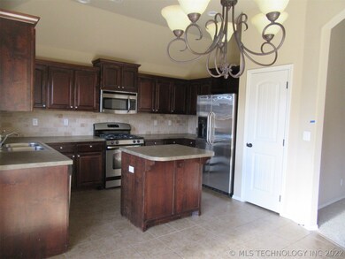 1723 W Austin Place, Broken Arrow, OK 74011 - photo 3