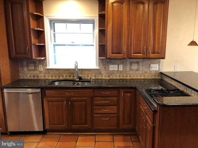 1132 Neal Dr, Alexandria, VA 22308 - photo 7