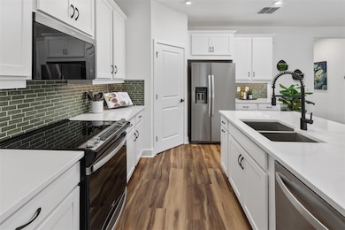 Cascades Model Kitchen