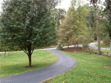 1047 Old Forest Ct, Asheboro, NC 27205 - photo 6