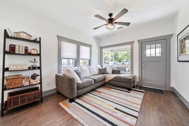 325 N Sidney St, Houston, TX 77003 - photo 7