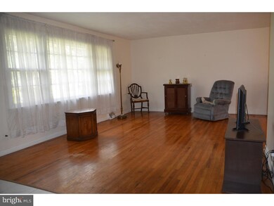 54 Cherokee Rd, Doylestown, PA 18901 - photo 4