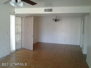Living room/ dining room