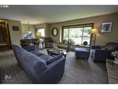 903 SW 27th Cir, Troutdale, OR 97060 - photo 4