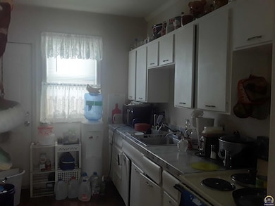 514 SE Locust St, Topeka, KS 66607 - photo 5