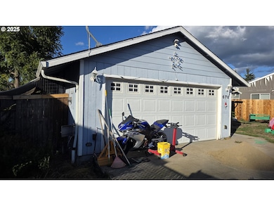 676 58th St, Springfield, OR 97478 - photo 2
